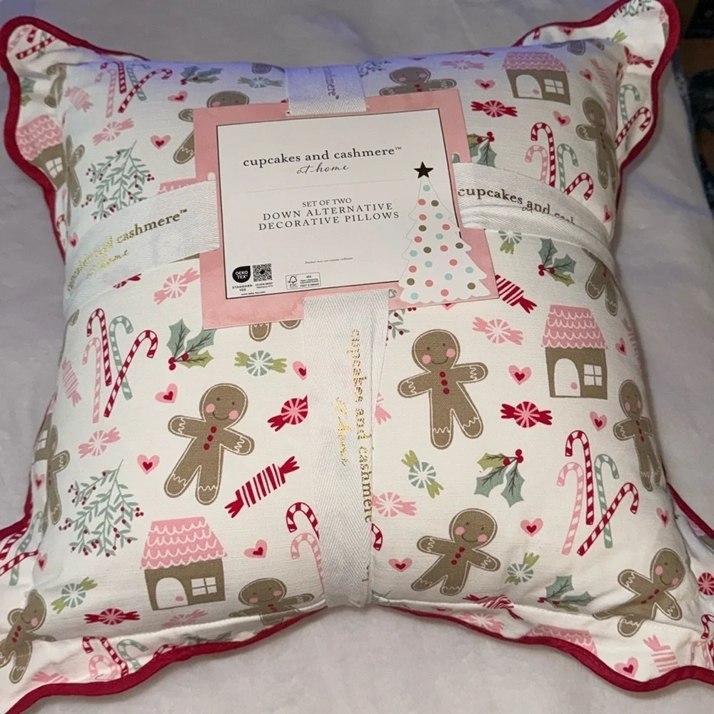 2pk 18x18 Cupcake and Cashmere Sweet Treats Gingerbread Christmas Pillows